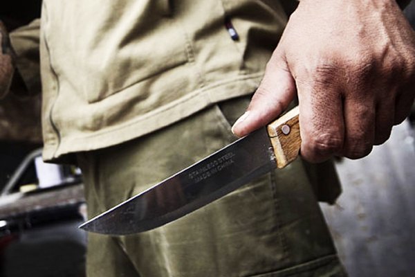 В Оренбургском районе мужчина ударил собутыльника ножом